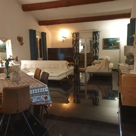 Вилла Villa De La Presqu'Ile D'Or