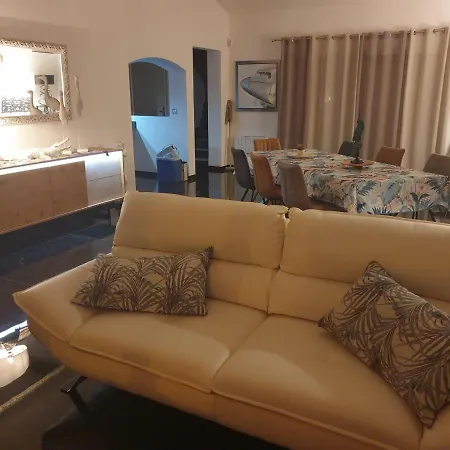 Вилла Villa De La Presqu'Ile D'Or *